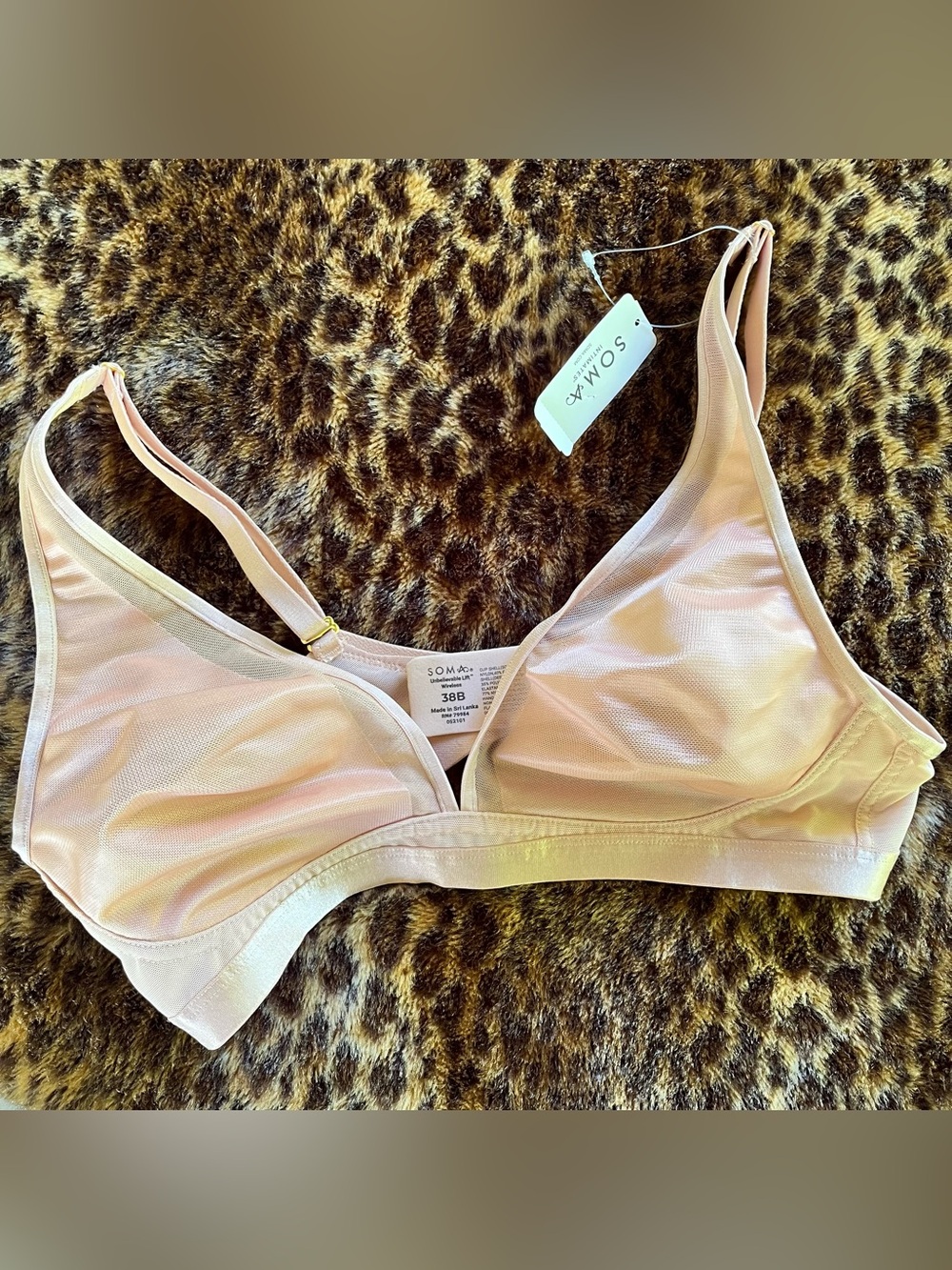 36B Soma Hush wireless, unbelievable lift. NWT. Light breathable nude. msrp $60